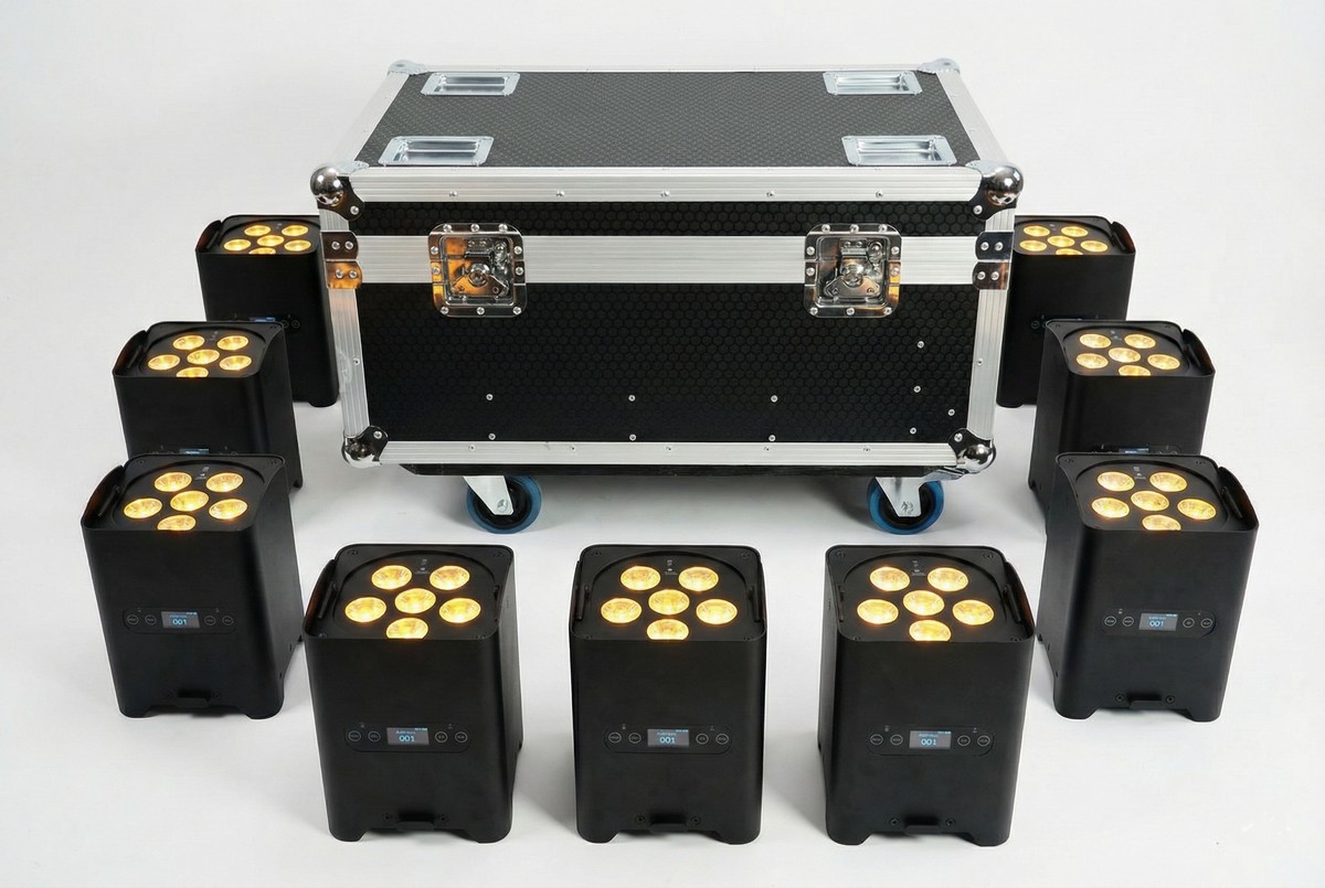 Set de 8 x FOS Luminus PRO IP Projecteur Led sur Batterie + Raincover + Flightcase